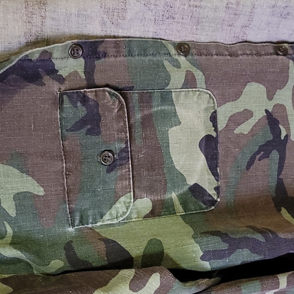 Vintage. Made in USA. 1971. Cabela's. Camo. Heavy button-up shirt. Size M. - Picture 4 of 5